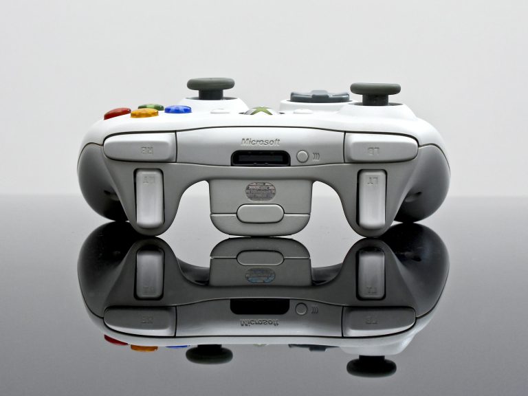 technology-game-controller-reflection-vehicle-gadget-1036437-pxhere.com